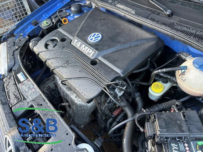 Engine from a Volkswagen Polo III (6N2) 1.4 2001