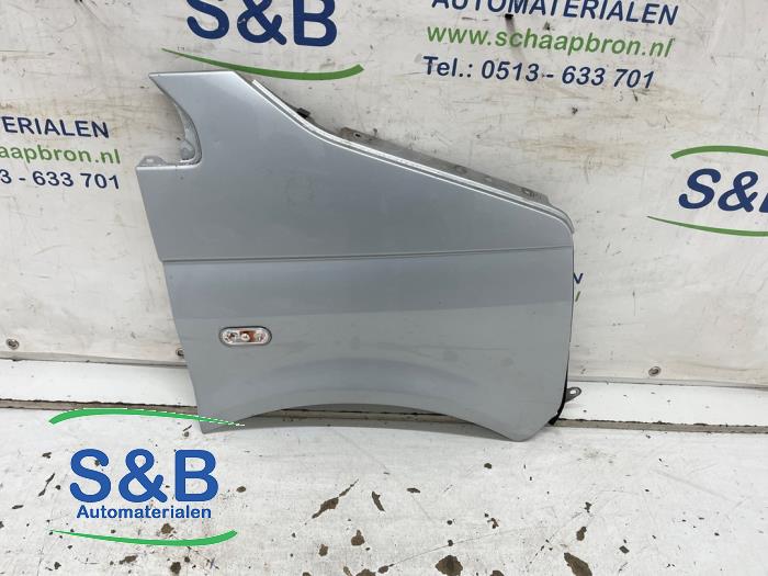 Używane Blotnik prawy przód Volkswagen Transporter T5 1.9 TDi Cena € 65,00 Procedura marży oferowane przez Schaap & Bron