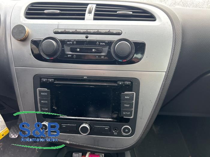 Używane Radio Seat Leon (1P1) 1.4 TSI 16V Cena € 199,99 Procedura marży oferowane przez Schaap & Bron