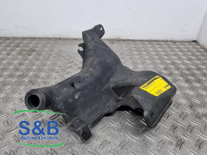 Front windscreen washer reservoir from a Opel Insignia Grand Sport 1.6 Turbo 16V 200 2019