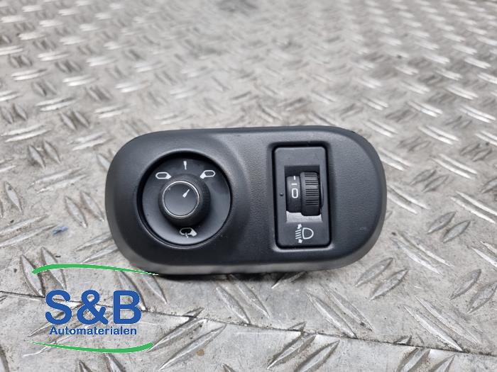 Używane Przelacznik lusterka Citroen C4 Cactus (0B/0P) 1.2 PureTech 110 12V Cena € 35,00 Procedura marży oferowane przez Schaap & Bron