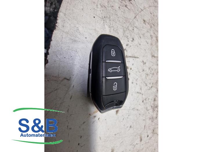 Używane Klucz Citroen C4 Cactus (0B/0P) 1.2 PureTech 110 12V Cena € 40,00 Procedura marży oferowane przez Schaap & Bron