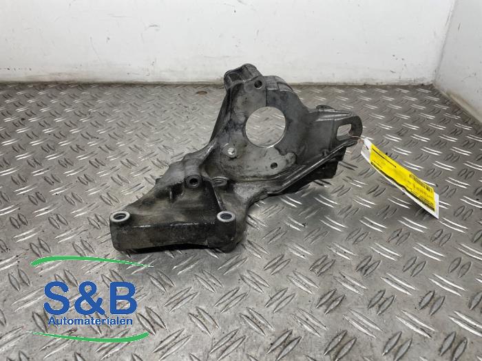 Usagé Support dynamo bas Volkswagen Crafter (SY) 2.0 TDI 4Motion Prix € 85,00 Règlement à la marge proposé par Schaap & Bron