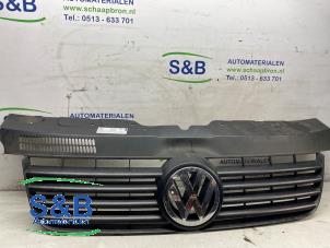 Używane Grill Volkswagen Transporter T5 1.9 TDi Cena € 30,00 Procedura marży oferowane przez Schaap & Bron