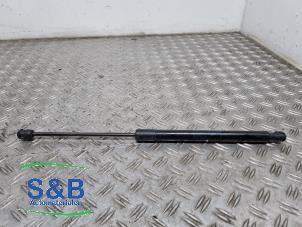 Used Set of gas struts for boot Audi Q5 (8RB) 2.0 TFSI 16V Quattro Price € 25,00 Margin scheme offered by Schaap & Bron