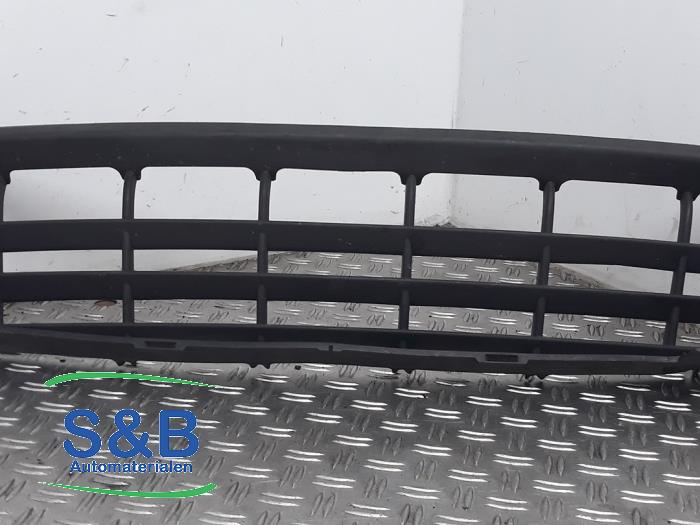 Używane Grill Volkswagen Crafter 2.0 TDI Cena € 25,00 Procedura marży oferowane przez Schaap & Bron