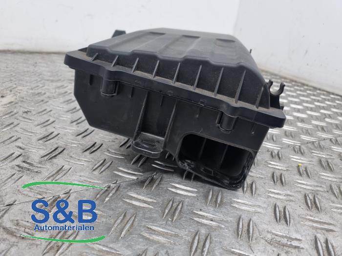 Cuerpo de filtro de aire de un Volkswagen Polo V (6R) 1.4 TDI 12V 105 2015