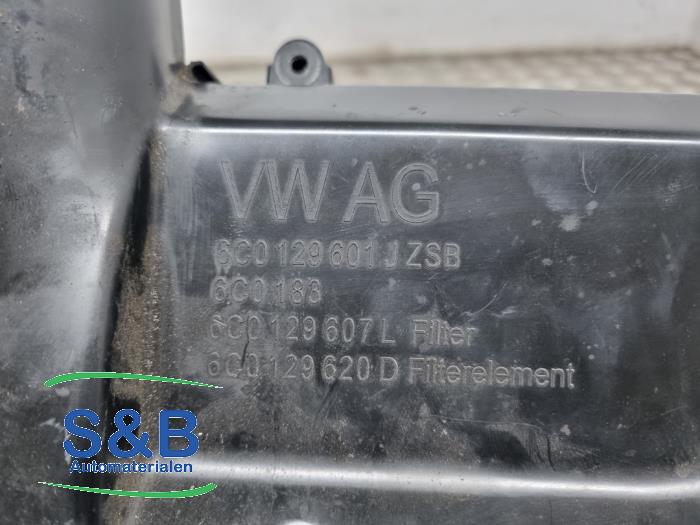 Cuerpo de filtro de aire de un Volkswagen Polo V (6R) 1.4 TDI 12V 105 2015