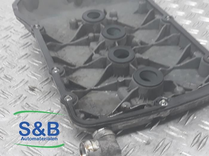 Ventildeckel van een Volkswagen Passat (3B3) 4.0 W8 32V 4Motion 2001