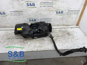 Gebrauchte Krafstofftank Opel Karl 1.0 12V Preis € 30,00 Margenregelung angeboten von Schaap & Bron