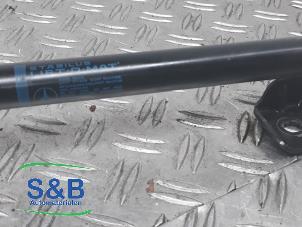 Used Rear gas strut, right Mercedes Vito (447.6) 2.0 116 CDI 16V Price € 14,99 Margin scheme offered by Schaap & Bron