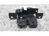 Tailgate lock mechanism from a Renault Clio III (BR/CR), 2005 / 2014 1.4 16V, Hatchback, Petrol, 1.390cc, 72kW (98pk), FWD, K4J780, 2005-06 / 2012-12, BR0A; BR1A; CR0A; CR1A; BRCA; CRCA 2006