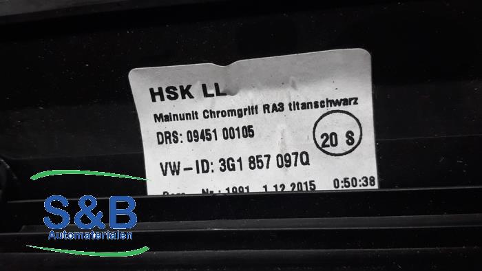 Schowek w desce rozdzielczej z Volkswagen Passat Variant (3G5) 1.6 TDI 16V 2015
