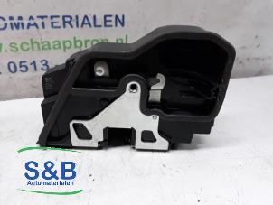 Używane Mechanizm blokady drzwi lewych przednich wersja 4-drzwiowa BMW 3 serie (E90) 320d 16V Cena € 50,00 Procedura marży oferowane przez Schaap & Bron