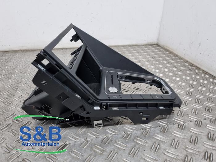 Middle console from a Volkswagen Polo VI (AW1) 1.0 TSI 12V BlueMotion 2018