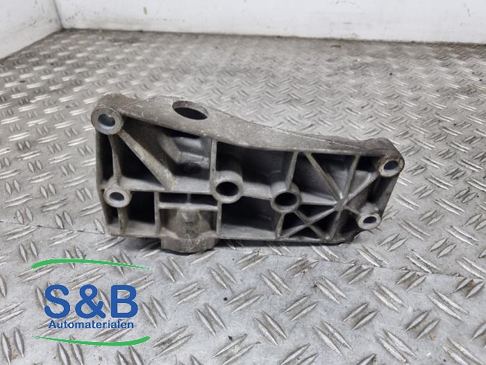 Used Alternator upper bracket Seat Arosa (6H1) 1.0 MPi Price € 27,00 Margin scheme offered by Schaap & Bron