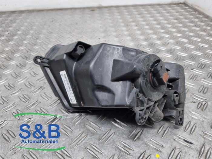 Fog light, front right from a Seat Leon (5FB) 1.4 TSI 16V 2018