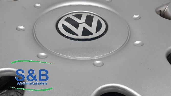 Tapacubos de un Volkswagen Golf VII (AUA) 1.5 TSI Evo BlueMotion 16V 2018