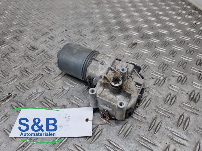 Front wiper motor from a Citroën C5 II Berline (RC) 2.0 HDiF 16V 2007