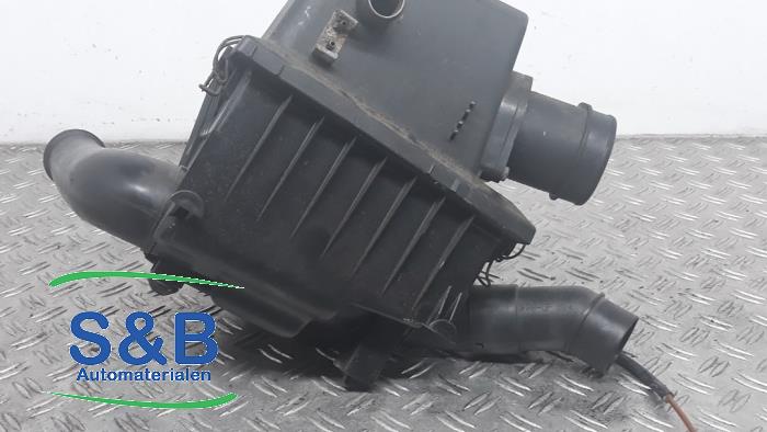 Gebrauchte Luftfiltergehäuse Volkswagen Golf III Cabrio Restyling (1E7) 2.0 Preis € 35,00 Margenregelung angeboten von Schaap & Bron