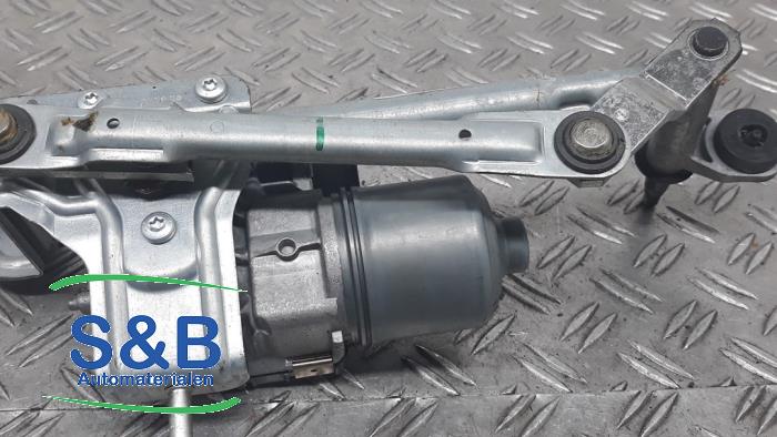 Wiper motor + mechanism from a Volkswagen Golf Plus (5M1/1KP) 1.2 TSI BlueMOTION 2013