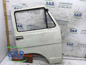 Używane Drzwi prawe wersja 2-drzwiowa Volkswagen LT I 28 2.4 D Cena € 451,00 Procedura marży oferowane przez Schaap & Bron