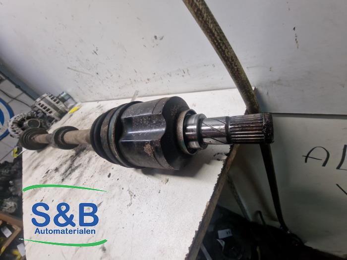 Front drive shaft, right from a Mitsubishi Outlander (GF/GG) 2.0 16V 4x2 2015