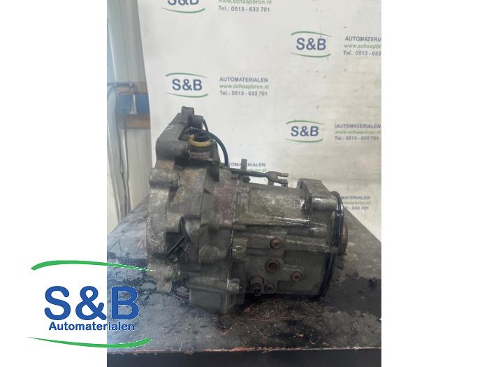 Gearbox from a Volkswagen Polo III (6N1) 1.4i 60 1999