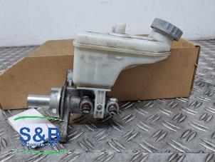 Używane Glówny cylinder hamulcowy Suzuki Splash 1.2 VVT 16V Cena € 25,00 Procedura marży oferowane przez Schaap & Bron