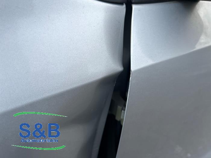 Portière 4portes avant gauche d'un Volkswagen Polo V (6R) 1.4 TDI DPF BlueMotion technology 2015