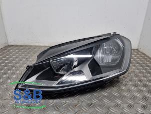 Używane Reflektor lewy Volkswagen Golf VII (AUA) 1.6 TDI BlueMotion 16V Cena € 165,00 Procedura marży oferowane przez Schaap & Bron