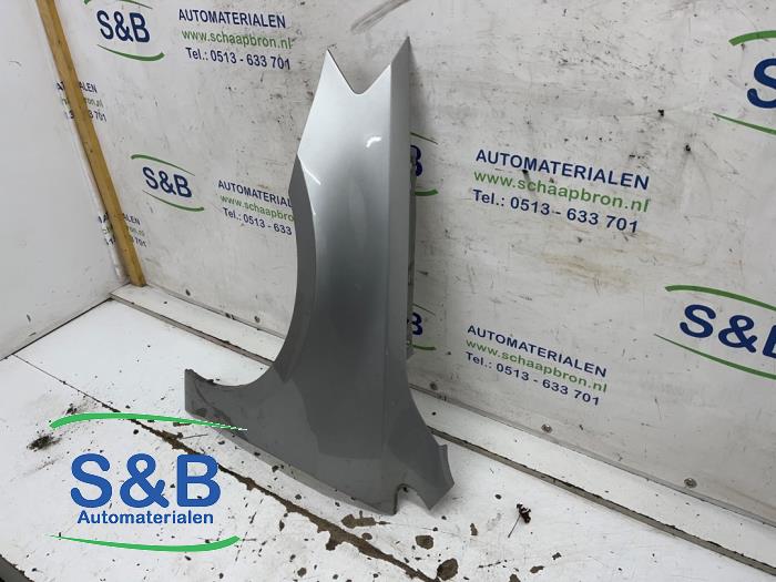 Front wing, left from a Volkswagen Golf VII (AUA) 1.6 TDI BlueMotion 16V 2014