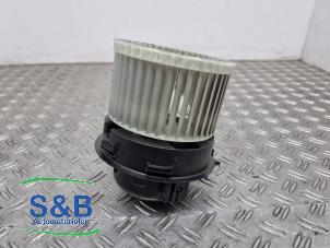 Usados Motor de ventilador de calefactor Opel Corsa F (UB/UH/UP) 1.2 12V 75 Precio € 70,00 Norma de margen ofrecido por Schaap & Bron