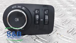 Usados Interruptor de luz Opel Corsa F (UB/UH/UP) 1.2 12V 75 Precio € 40,00 Norma de margen ofrecido por Schaap & Bron