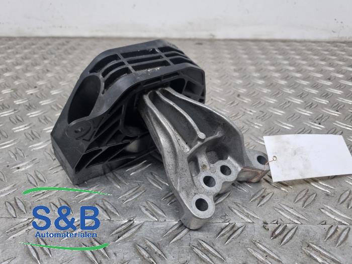 Usagé Support moteur Opel Corsa F (UB/UH/UP) 1.2 12V 75 Prix € 37,50 Règlement à la marge proposé par Schaap & Bron