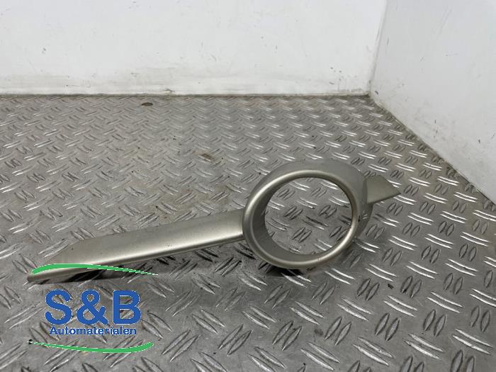 Front bumper, left-side component from a Volkswagen Eos (1F7/F8) 2.0 FSI 16V 2007