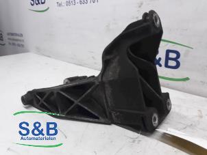 Usagé Support moteur Volkswagen Transporter T5 1.9 TDi Prix € 30,00 Règlement à la marge proposé par Schaap & Bron