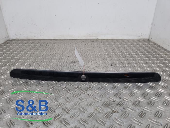 License plate light bar