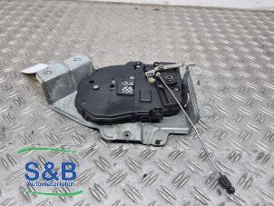 Used Tailgate lock mechanism Volkswagen Caddy III (2KA,2KH,2CA,2CH) 2.0 TDI 16V Price € 50,00 Margin scheme offered by Schaap & Bron
