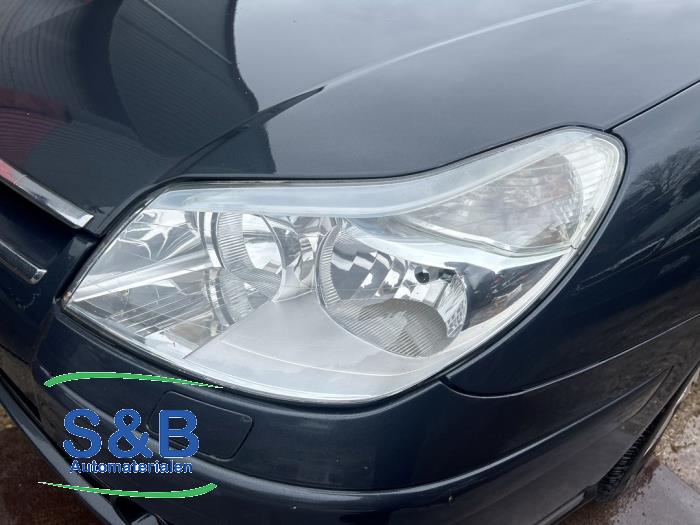 Używane Reflektor lewy Citroen C5 II Berline (RC) 2.0 HDiF 16V Cena € 75,00 Procedura marży oferowane przez Schaap & Bron