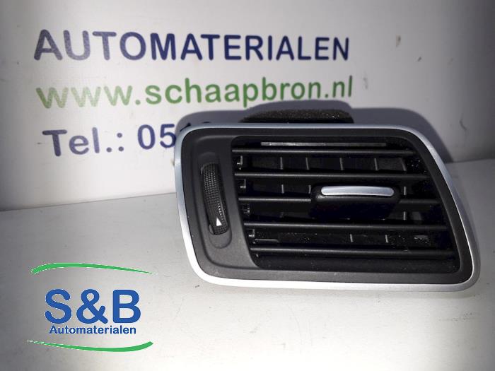 Kratka wentylacyjna boczna z Volkswagen Passat (362) 2.0 TDI 16V 140 2011