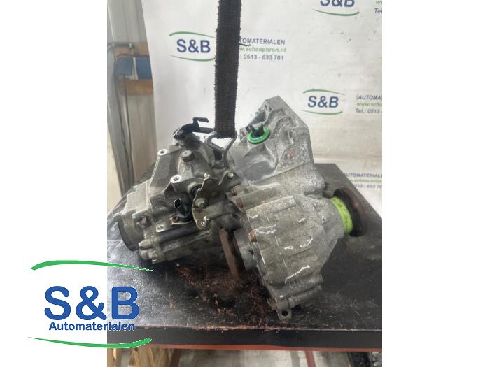 Gearbox from a Volkswagen Golf IV (1J1) 1.4 16V 2003