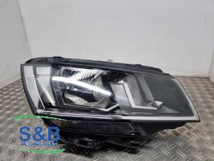 Used Headlight, right Volkswagen Transporter/Caravelle T6 2.0 TDI 150 Price € 200,00 Margin scheme offered by Schaap & Bron