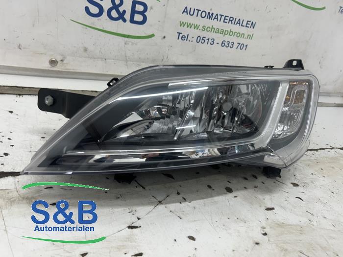 Headlight, left from a Fiat Ducato (250) 2.3 D 120 Multijet 2018
