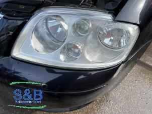 Used Headlight, left Volkswagen Touran (1T1/T2) 1.6 FSI 16V Price € 65,00 Margin scheme offered by Schaap & Bron