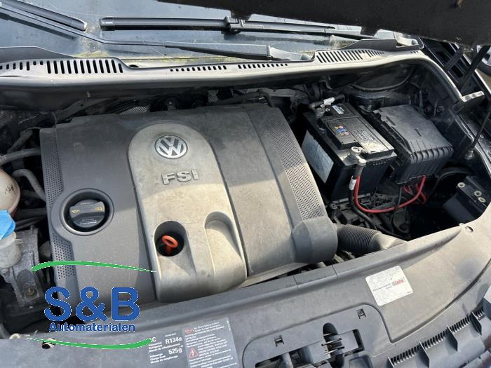 Motor de un Volkswagen Touran (1T1/T2) 1.6 FSI 16V 2006
