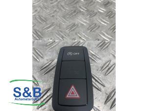 Usados Interruptor de luz de pánico Audi A1 Sportback (8XA/8XF) 1.4 TFSI 16V Precio € 12,00 Norma de margen ofrecido por Schaap & Bron