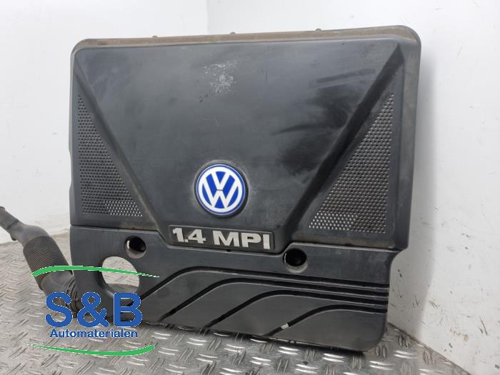 Cuerpo de filtro de aire de un Volkswagen Polo III (6N2) 1.4 2000
