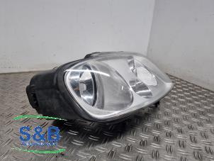 Used Headlight, right Volkswagen Caddy III (2KA,2KH,2CA,2CH) 1.9 TDI Price € 75,00 Margin scheme offered by Schaap & Bron