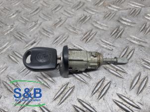 Used Door lock cylinder, left Volkswagen Polo IV (9N1/2/3) 1.9 SDI Price € 20,00 Margin scheme offered by Schaap & Bron